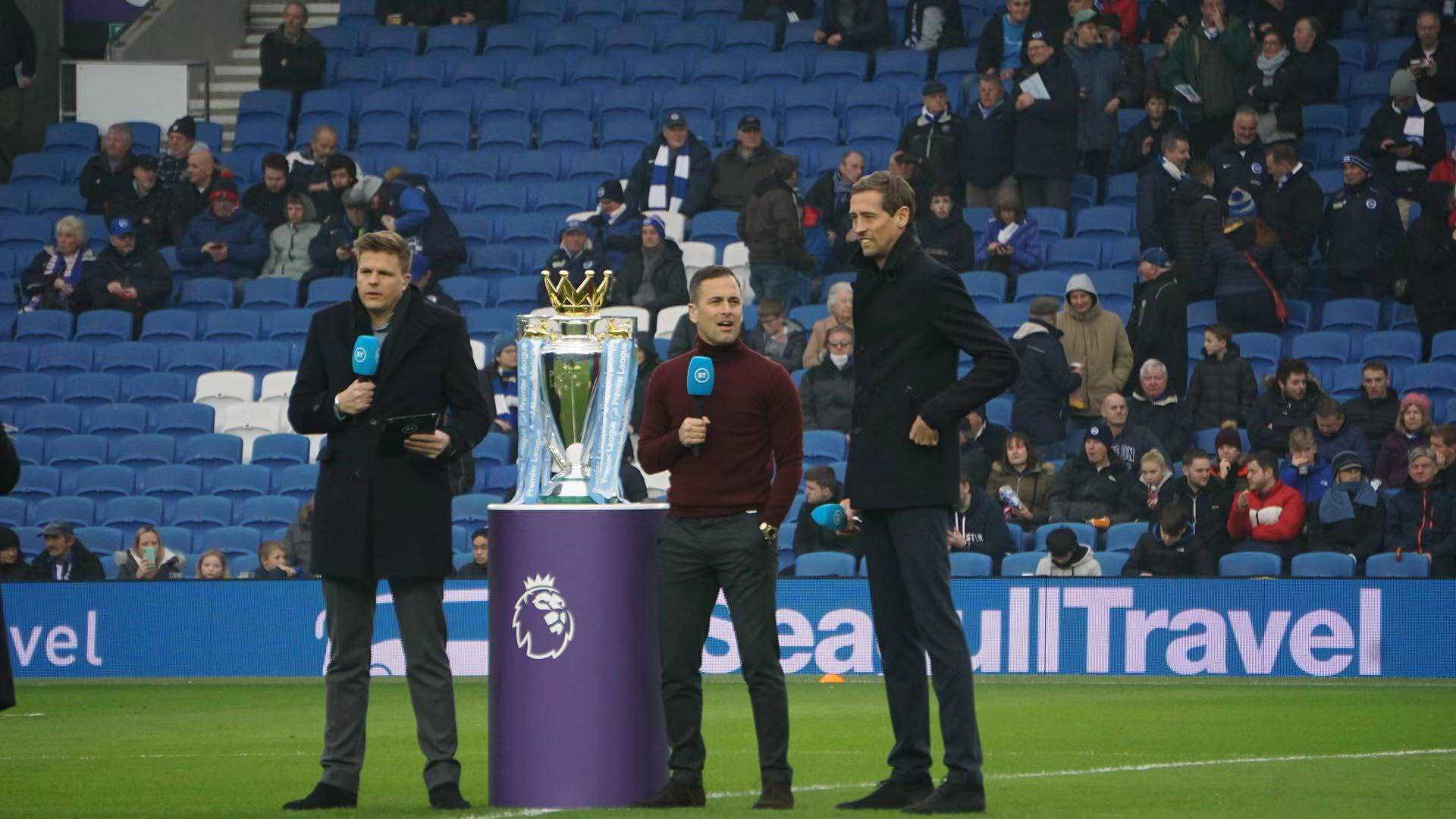 轻梯队的成 轻梯队的成